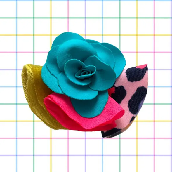 Maxi Aretes Sustentables – Flor Turquesa Vibrante - Imagen 2